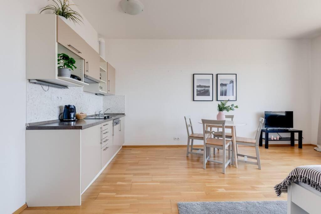 Jt'S Apartments Korunni Str. プラハ エクステリア 写真
