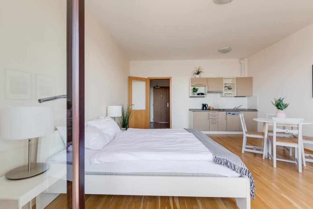 Jt'S Apartments Korunni Str. プラハ エクステリア 写真